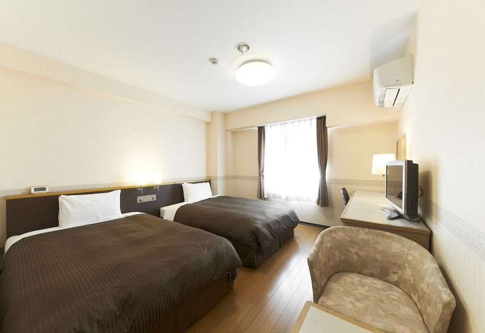 Basic Twin Room, 2 Large Twin Beds, Non Smoking