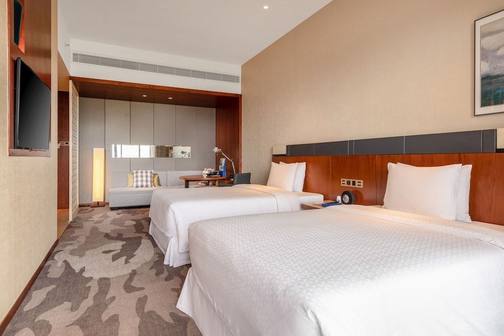Room, 2 Double Beds, Balcony, Garden View (View)