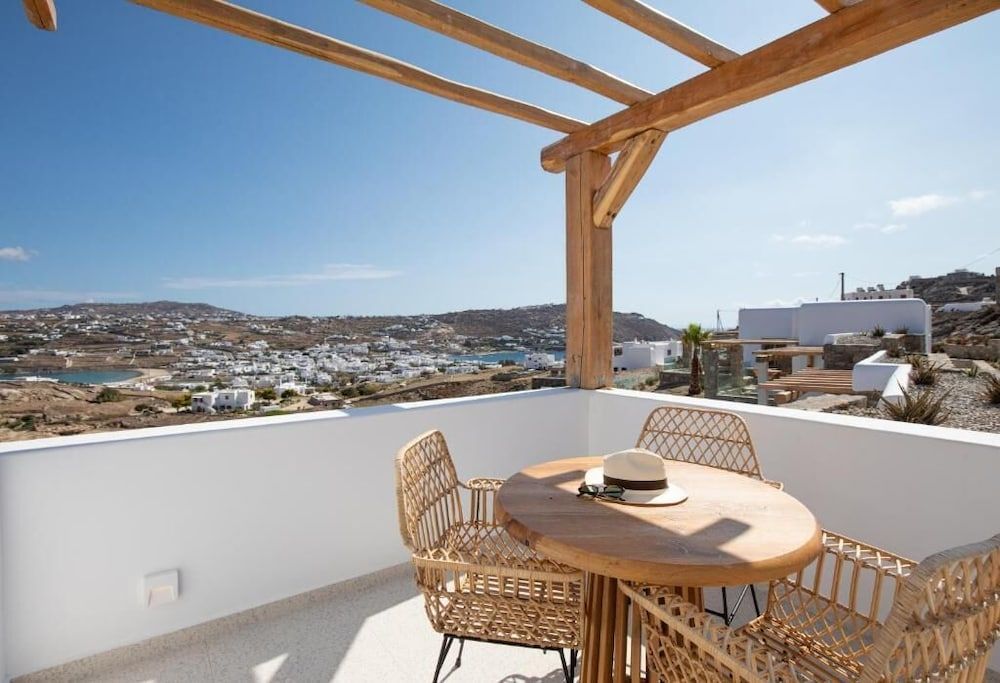 Due Mari Mykonos Deluxe Suite, Sea View (Sofa bed/single use) 6