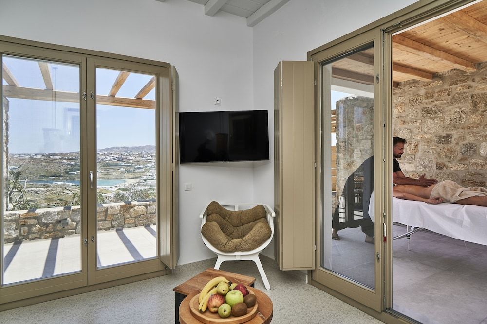Due Mari Mykonos Deluxe Suite, Sea View (Sofa bed/single use) 13