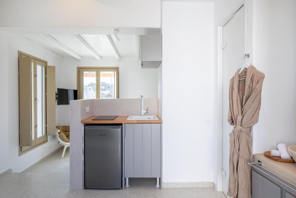 Due Mari Mykonos Deluxe Suite, Sea View (Sofa bed/single use) 11