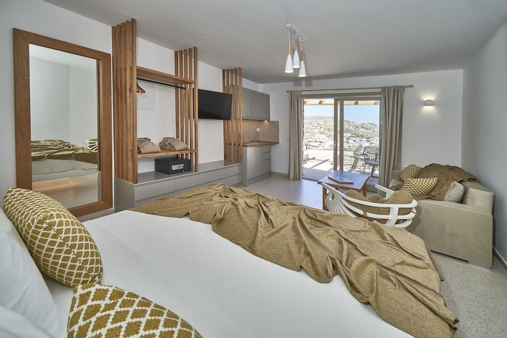 Due Mari Mykonos Deluxe Suite, Sea View (Sofa bed/single use) 4