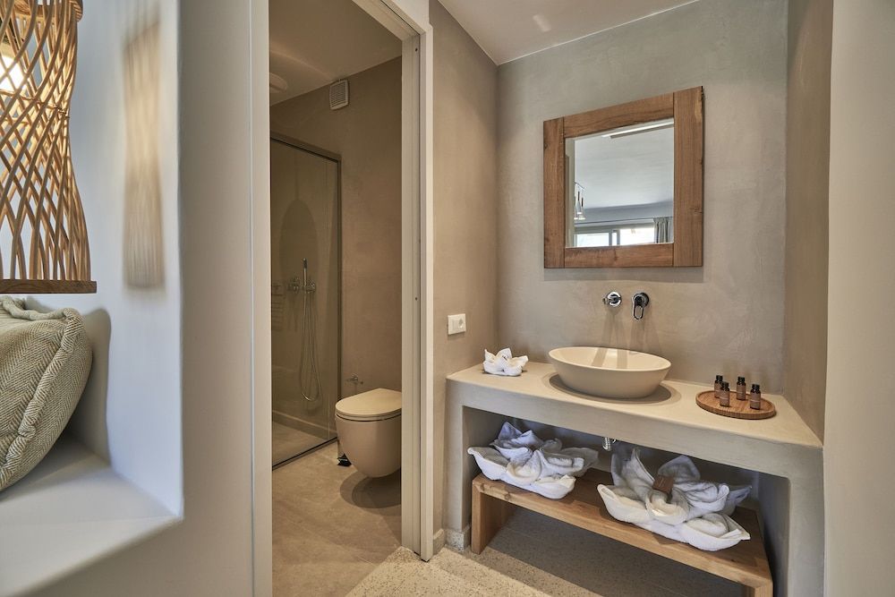 Due Mari Mykonos Deluxe Suite, Sea View (Sofa bed/single use) 8