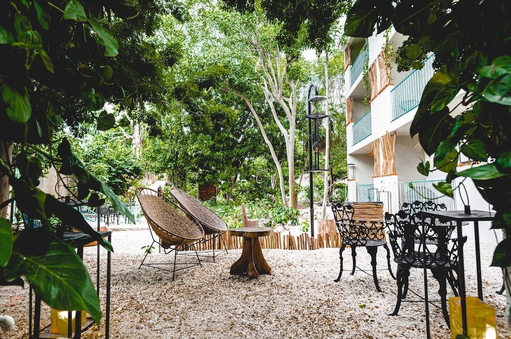 La Tulumeña Design Room, 1 Queen Bed, Terrace, Garden View 7