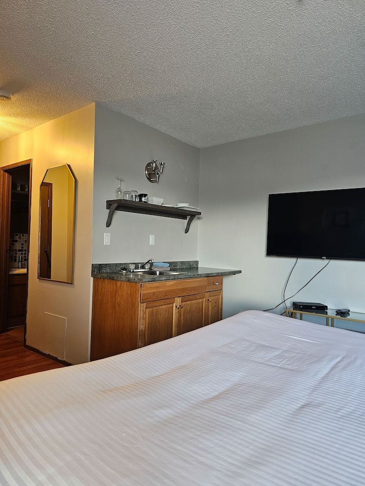 The Baker Hotel Basic Double Room 3