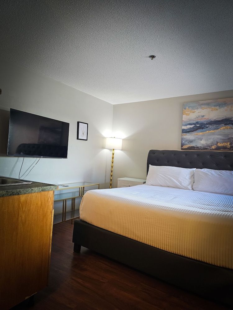 The Baker Hotel Basic Double Room