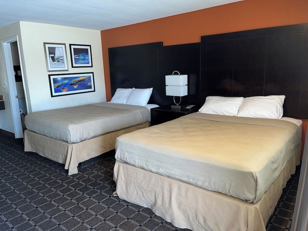 Oregon Trail Inn and Suites Comfort Room, 2 Queen Beds