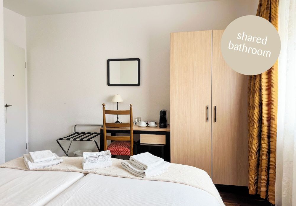 Hotel Polo Economy Twin Room, Non Smoking, Shared Bathroom 2