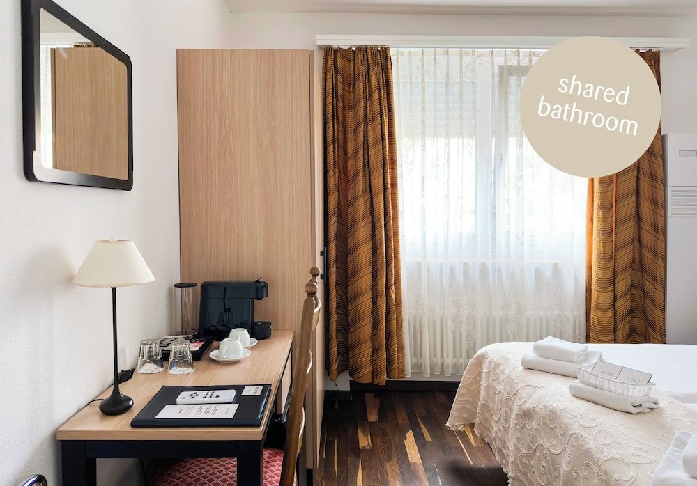 Hotel Polo Economy Twin Room, Non Smoking, Shared Bathroom 4