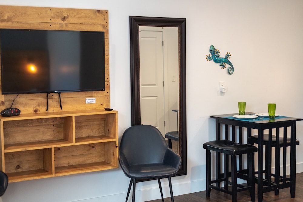 Kanab Suites Signature Studio, 1 King Bed 11