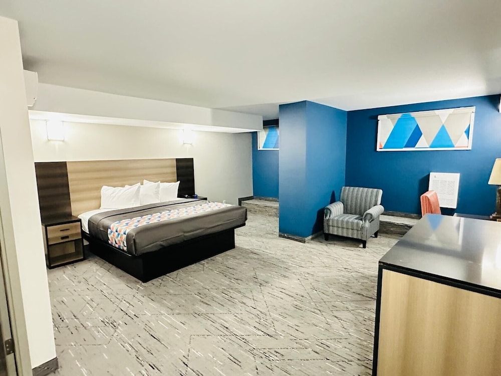 Standard Basement Room, 1 King Bed