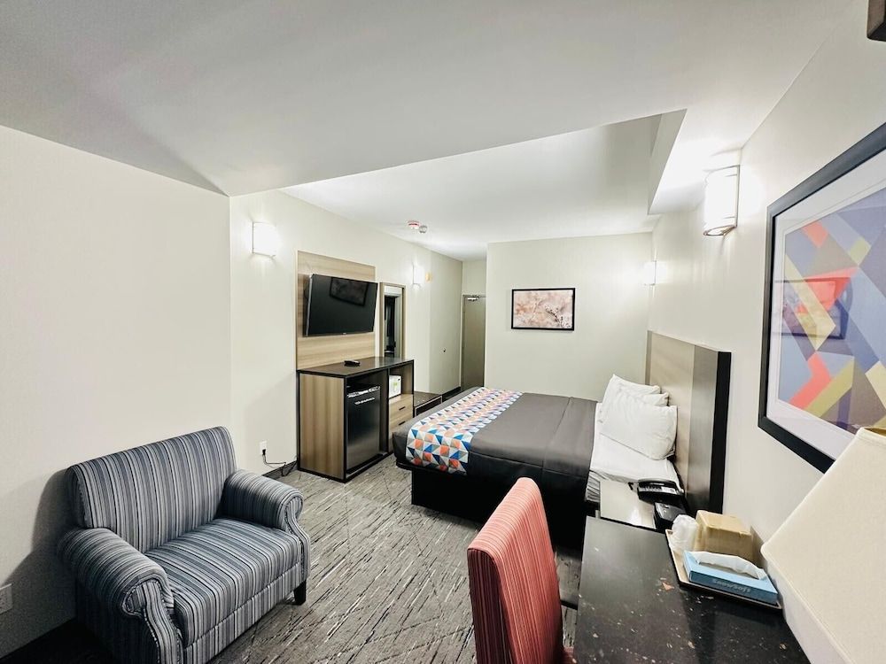 Northland Motel Superior Room, 1 King Bed 5