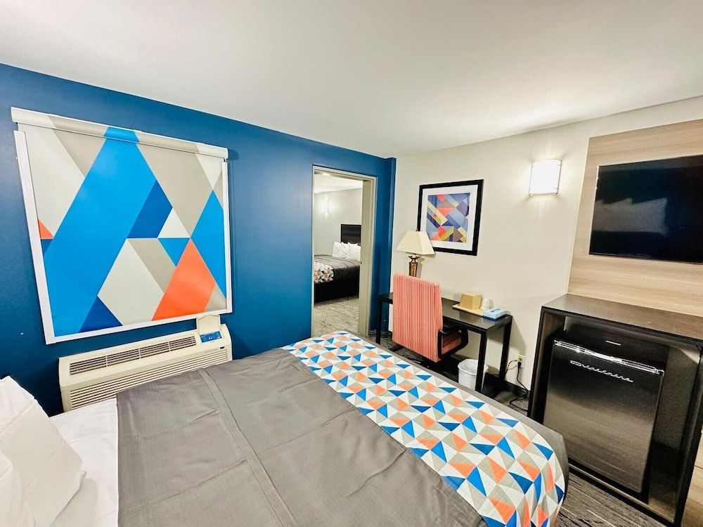 Northland Motel Superior Room 3 Queen Bed 2nd Floor 5