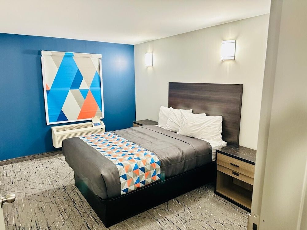 Northland Motel Superior Room 3 Queen Bed 2nd Floor 4