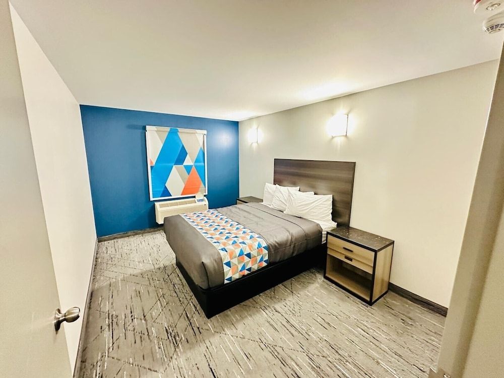 Northland Motel Superior Room 3 Queen Bed 2nd Floor 6