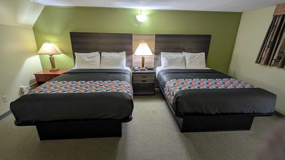 Standard Basement Room, 2 Queen Beds with outside access