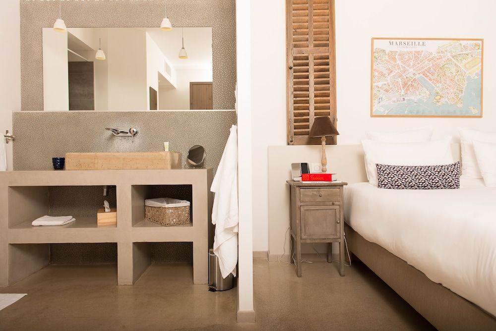 Hotel 96 Deluxe Room 28