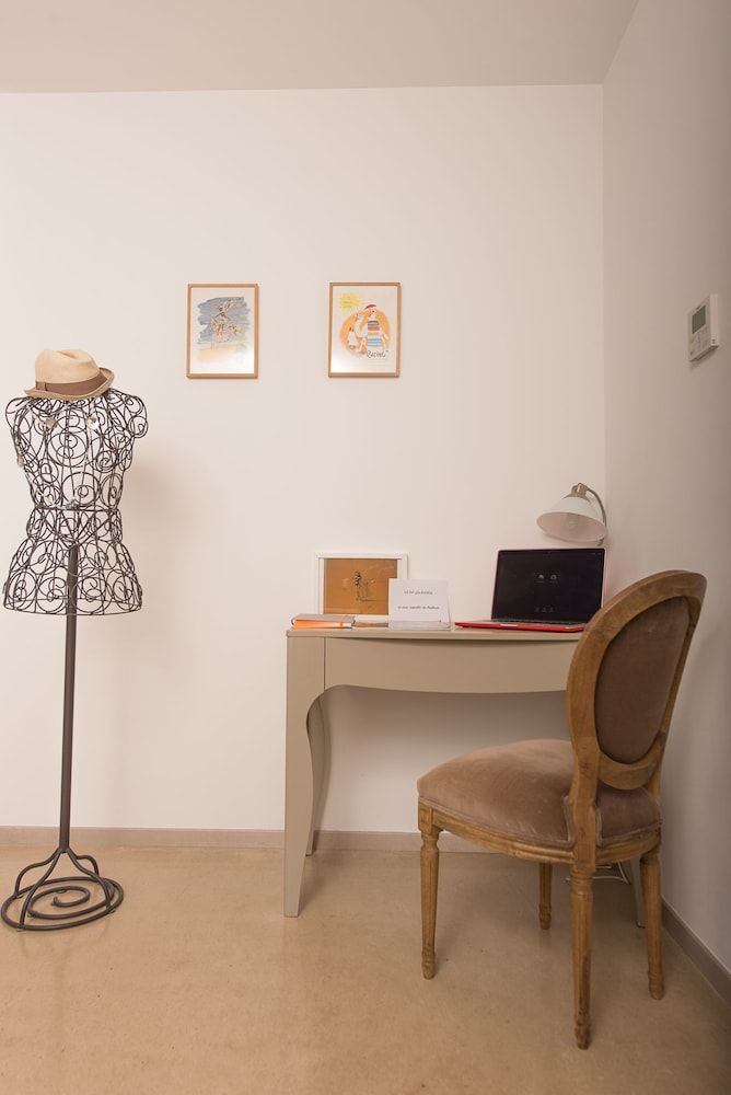 Hotel 96 Deluxe Room 35