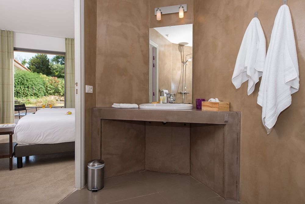 Hotel 96 Deluxe Room 19