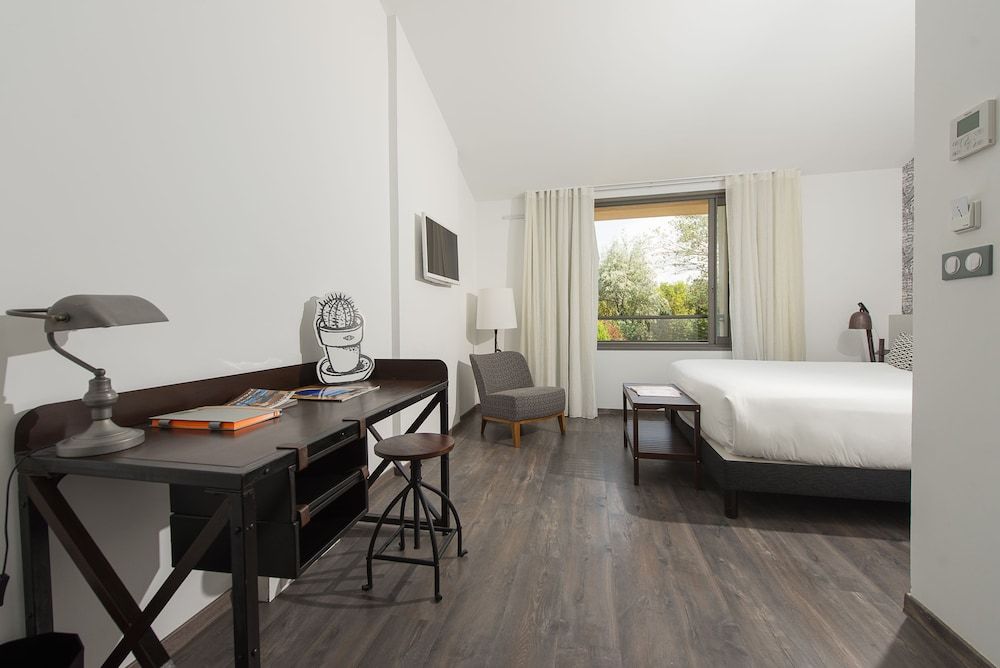 undefined Hotel 96 4