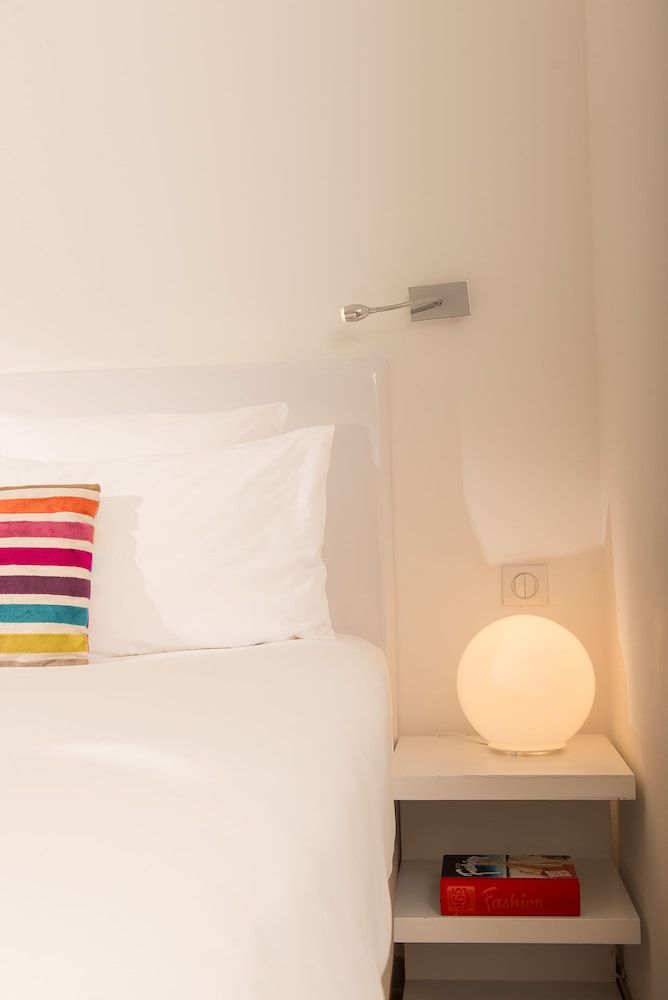 Hotel 96 Deluxe Room 3