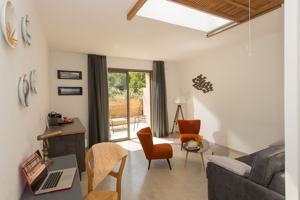 undefined Hotel 96 7