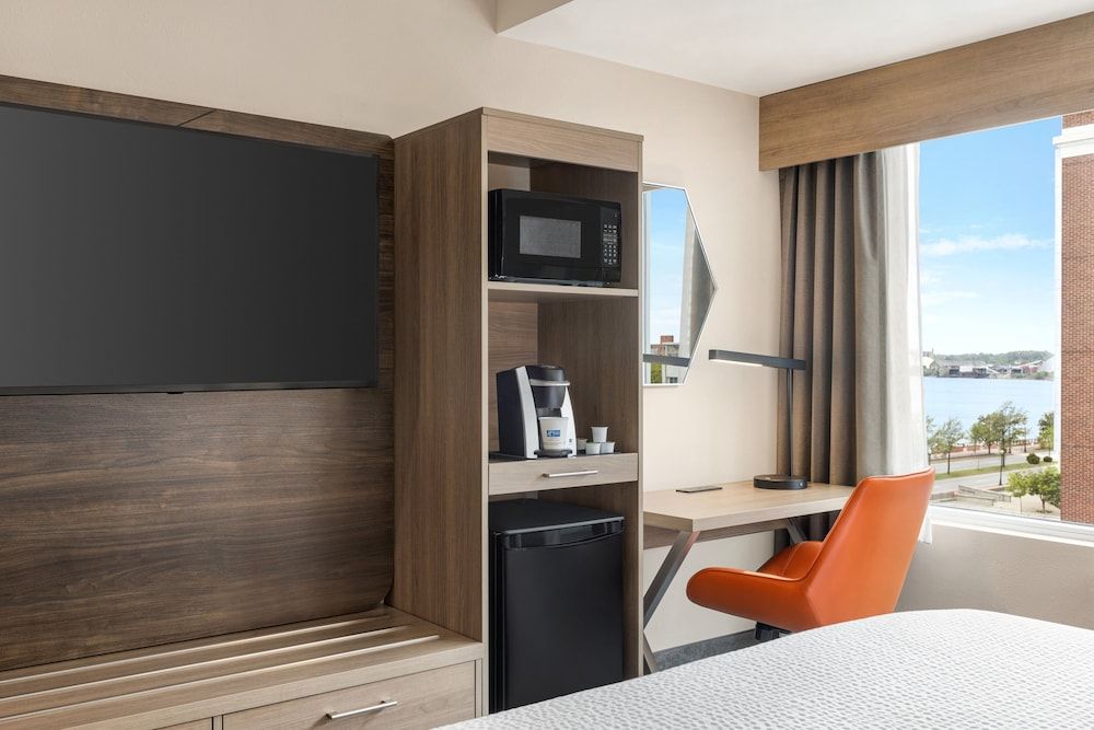 Standard Room, 1 King Bed, City View (River View)