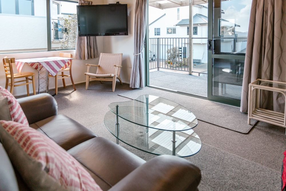 Blue Marlin Apartments No. 13 - One Bedroom Upstairs Apartment 11