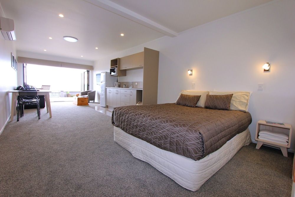 Blue Marlin Apartments 2 - Supreme Beachfront Studio Apartment 2