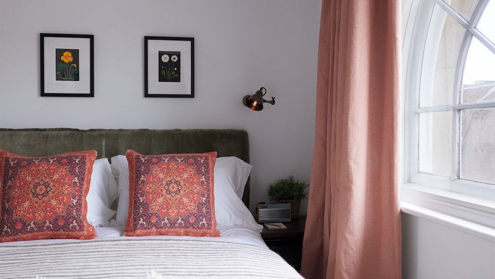 Artist Residence Bristol Basic Double Room 2