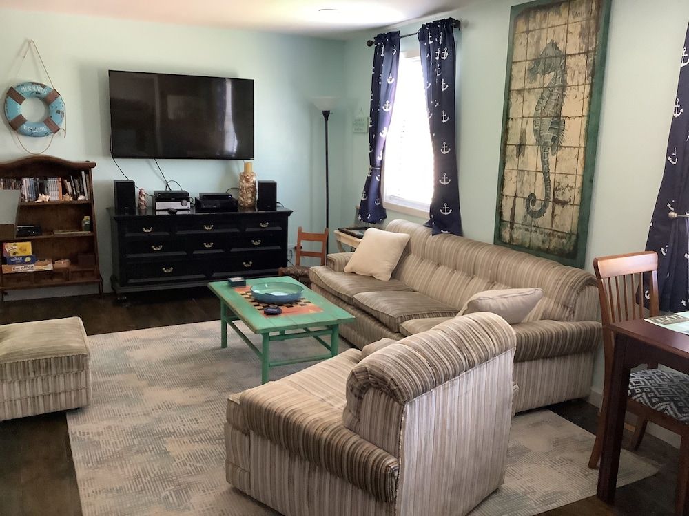 South Jetty Inn Family Suite, 2 Bedrooms, Kitchen (Unit 10) 5