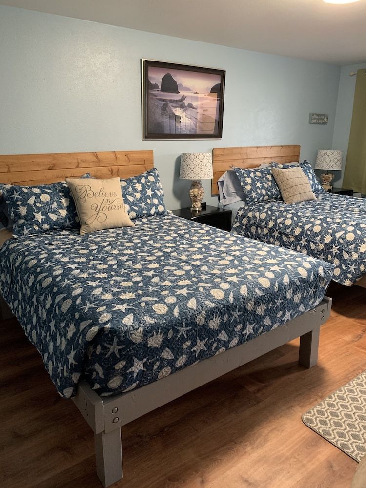 South Jetty Inn Basic Room, 2 Queen Beds (Unit 8 no pets allowed) 3