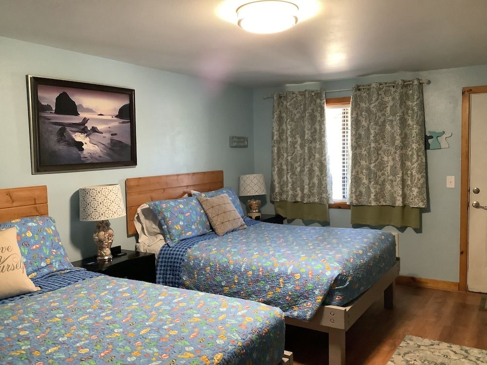 South Jetty Inn Basic Room, 2 Queen Beds (Unit 8 no pets allowed) 6