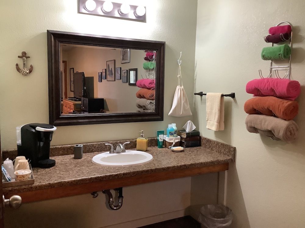 South Jetty Inn Basic Room, 2 Double Beds (Unit 2) 6