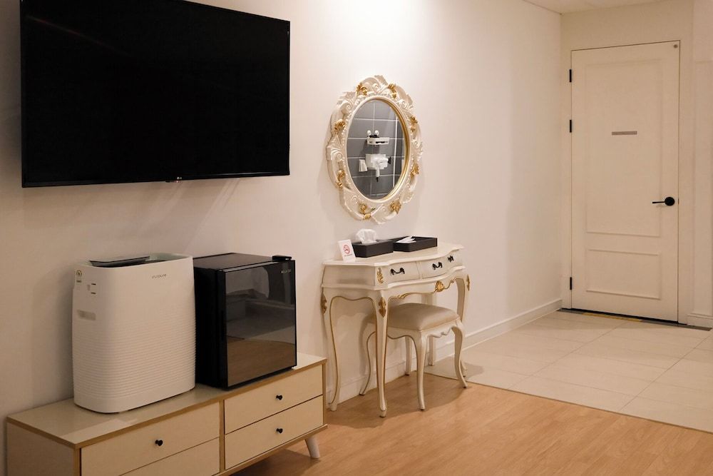 Hotel Insomnia Suite Twin Room 17