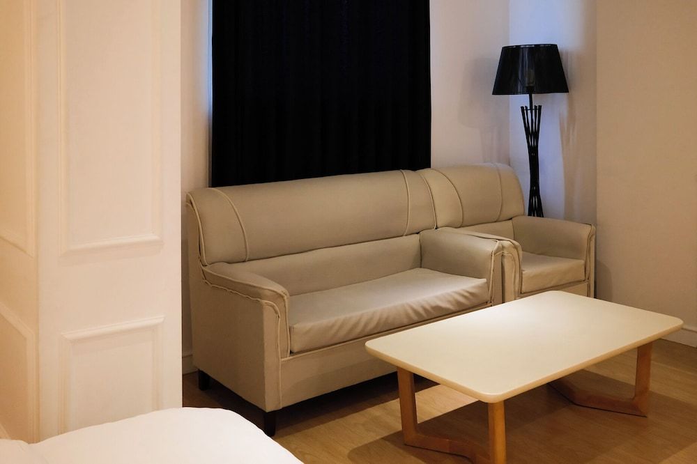 Hotel Insomnia Suite Twin Room 19