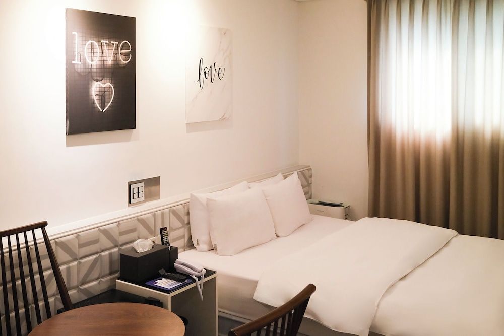 Hotel Insomnia Standard Room 18