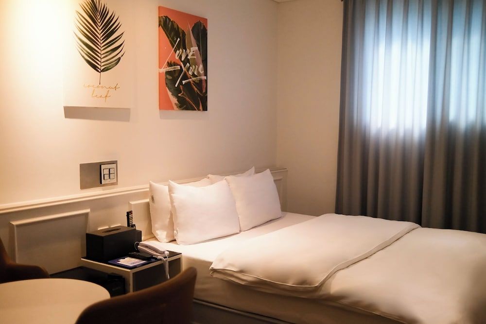 Hotel Insomnia Standard Room 2