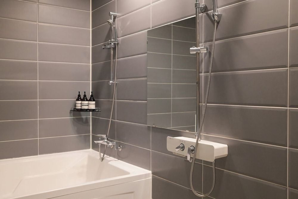 Hotel Insomnia Suite Twin Room 5