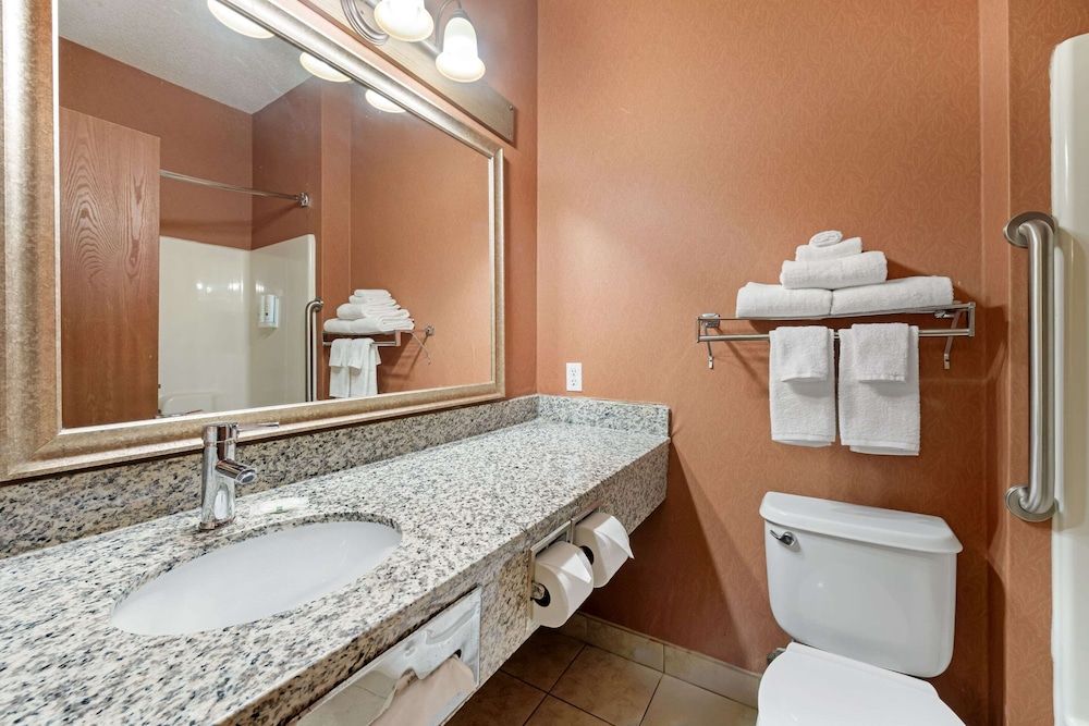 Quality Inn Bemidji Suite, 1 Queen Bed, Non Smoking 2