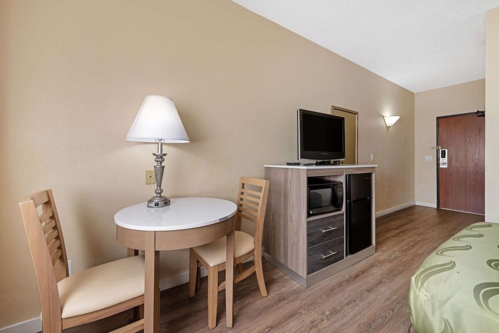 Quality Inn Bemidji Room, 1 Queen Bed, Accessible, Non Smoking 5