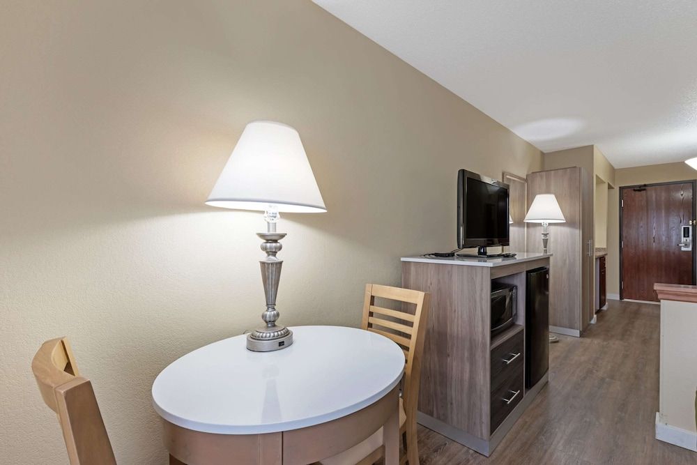 Quality Inn Bemidji Room, 2 Queen Beds, Non Smoking 5