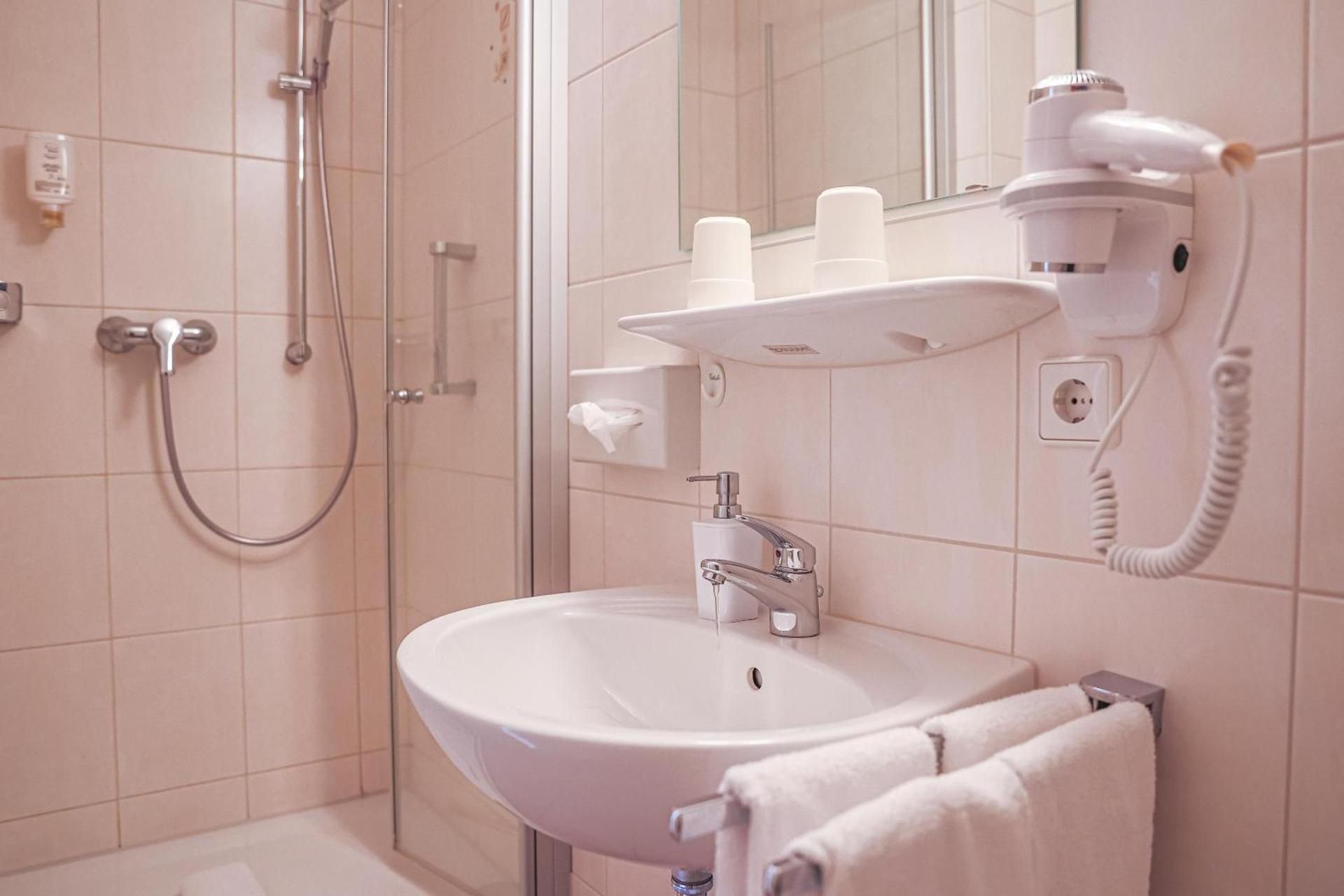 Comfort Queen Room