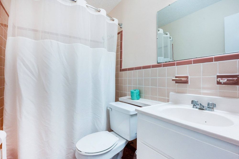 OYO Hotel Durham West Hills Room, 2 Double Beds, Smoking 7