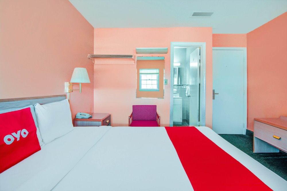 OYO Hotel Durham West Hills Room, 1 King Bed 5