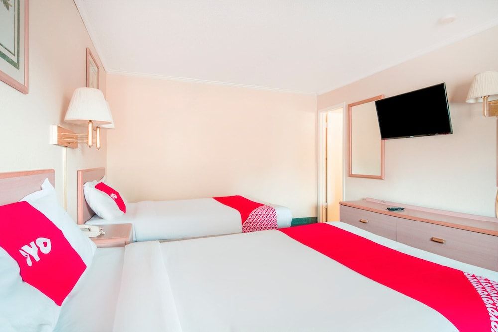 OYO Hotel Durham West Hills Room, 2 Double Beds, Smoking