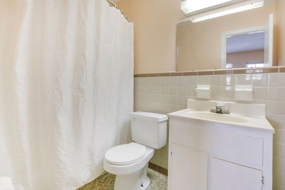 OYO Hotel Durham West Hills Room, 1 King Bed 7