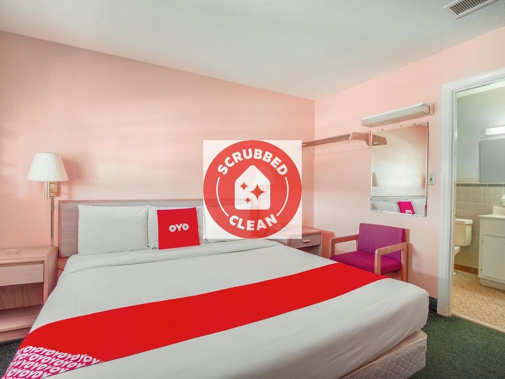 OYO Hotel Durham West Hills Room, 1 King Bed