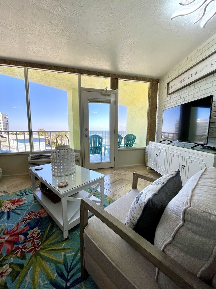 Symphony Beach Club Suite, 1 Bedroom, Ocean View, Beachfront (Sea Dreams) 19
