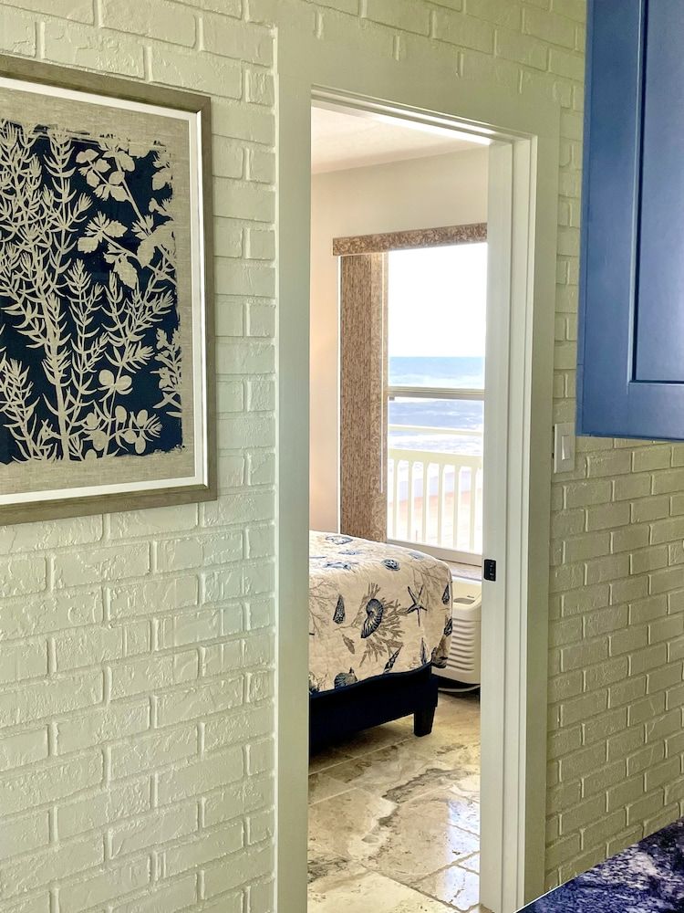 Symphony Beach Club Suite, 1 Bedroom, Ocean View, Beachfront (Sea Dreams) 17